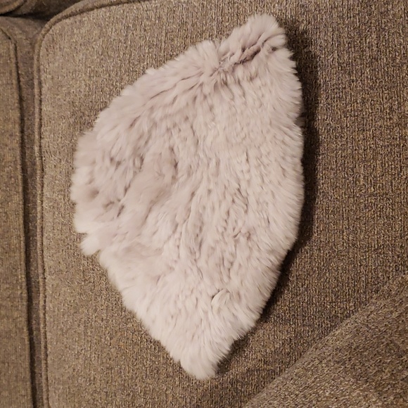 Very soft rabbit fur hat - Picture 2 of 3